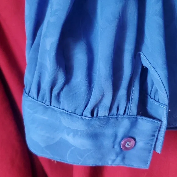 Blue Blouse with Roses - Picture 7 of 10